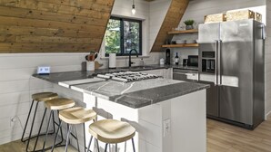 Coffee/tea maker, fridge, microwave, oven - Cozy Private A-Frame Retreat /Hot Tub/w-Views (Monument)