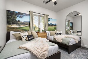 4 dormitoris, planxa i posts de planxar i un bressol de viatge 