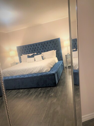 Luxe Stays New Stunning Luxury Modern Retreat - Dedicated Workspace