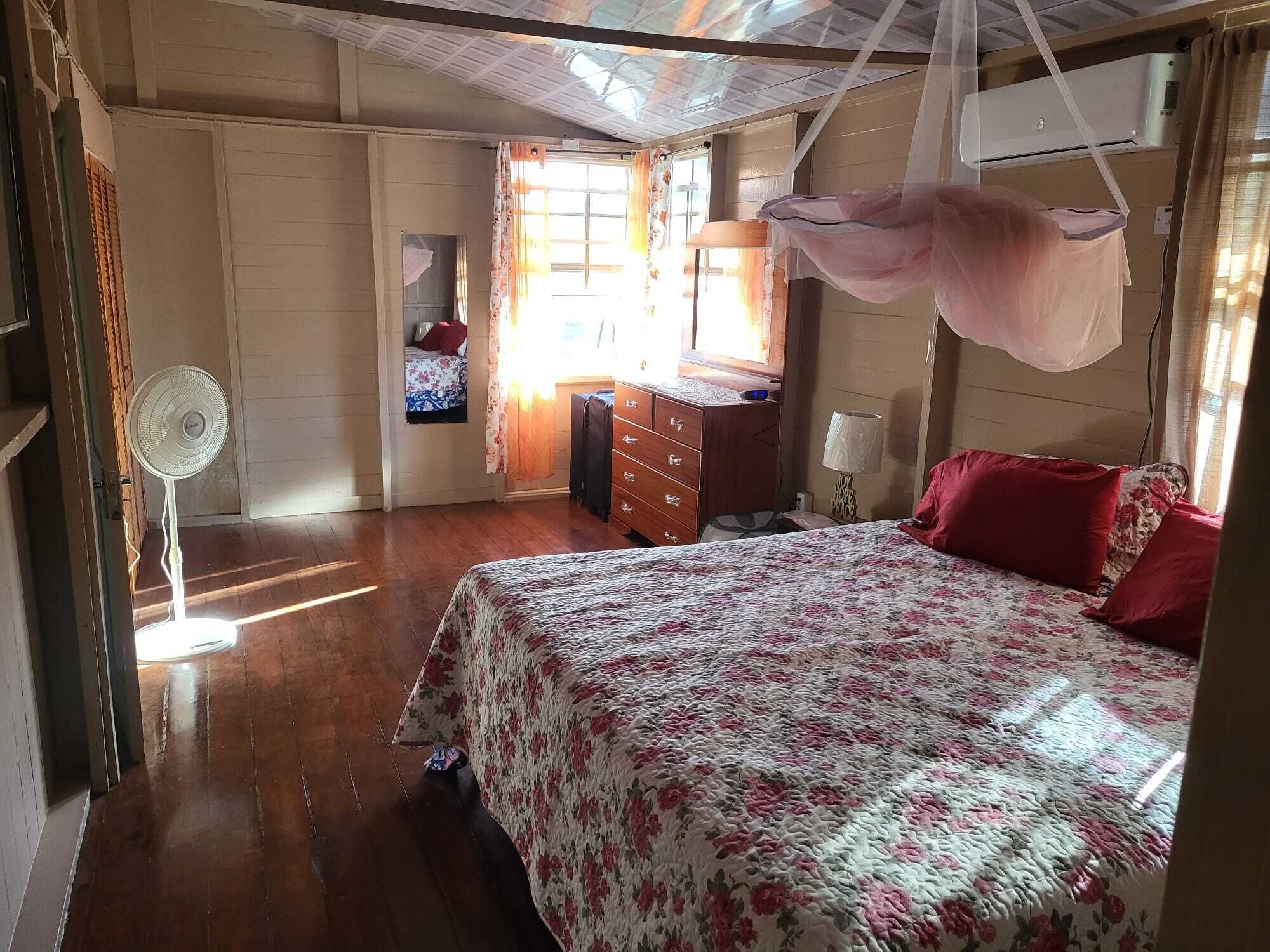 2 habitaciones, tabla de planchar con plancha y wifi gratis 