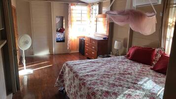 2 slaapkamers, een strijkplank/strijkijzer, gratis wifi, beddengoed