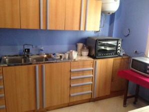 Kühlschrank, Kochgeschirr/Geschirr/Besteck