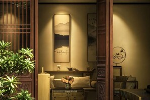 A traditional Japanese-style room with tatami flooring, a low table with cushions, and a shoji screen. - First Sight Boutique Cottage (Tengchong)