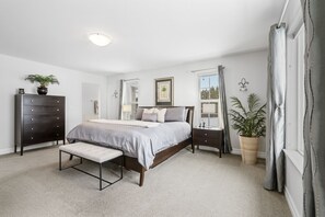 4 slaapkamers, een bureau, een strijkplank/strijkijzer, gratis wifi