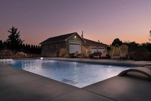 Private luxury in beautiful Yakima wine and hop country