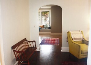 TV, fireplace, books - Spacious Historic Riverside - Avondale Duplex Apartment - Flexible Rates (Jacksonville)