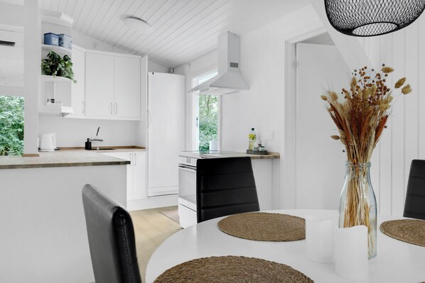 Réfrigérateur, four, plaque de cuisson, lave-vaisselle