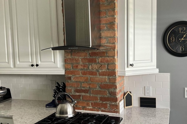 Mikrobølgeovn, ovn, kokeplater og oppvaskmaskin