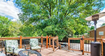 Tailgate House Near Stadium! Fire pit, basketball ct, pool table! Cozy and fun!