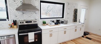 Cozy modern home in Midtown with amenities! UofM liberty bowl & CBU in 1 minute