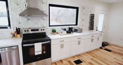 Cozy modern home in Midtown with amenities! UofM liberty bowl & CBU in 1 minute