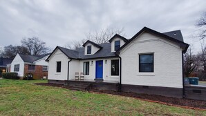 Unclassified image, 2 of 20, button - Cozy modern home in Midtown with amenities! UofM liberty bowl & CBU in 1 minute (Memphis)