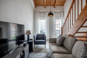 Fernseher, Stereoanlage