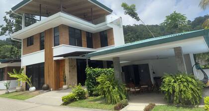 Gorgeous 3 floor ocean front home. Private gated community. South Beach, Jaco!