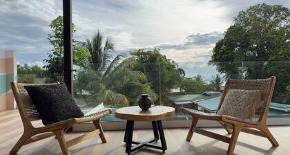 Gorgeous 3 floor ocean front home. Private gated community. South Beach, Jaco!