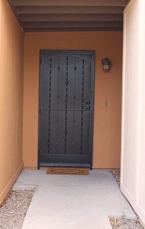 Exterior detail - Comfortable relaxing townhome, conveniently located for biking and hiking! (Tucson)