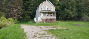 Cozy & Peaceful 3BR Retreat – Porch, Creek Sounds & Wildlife Views