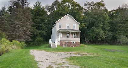 Peaceful retreat in the woods | 3br | King bed