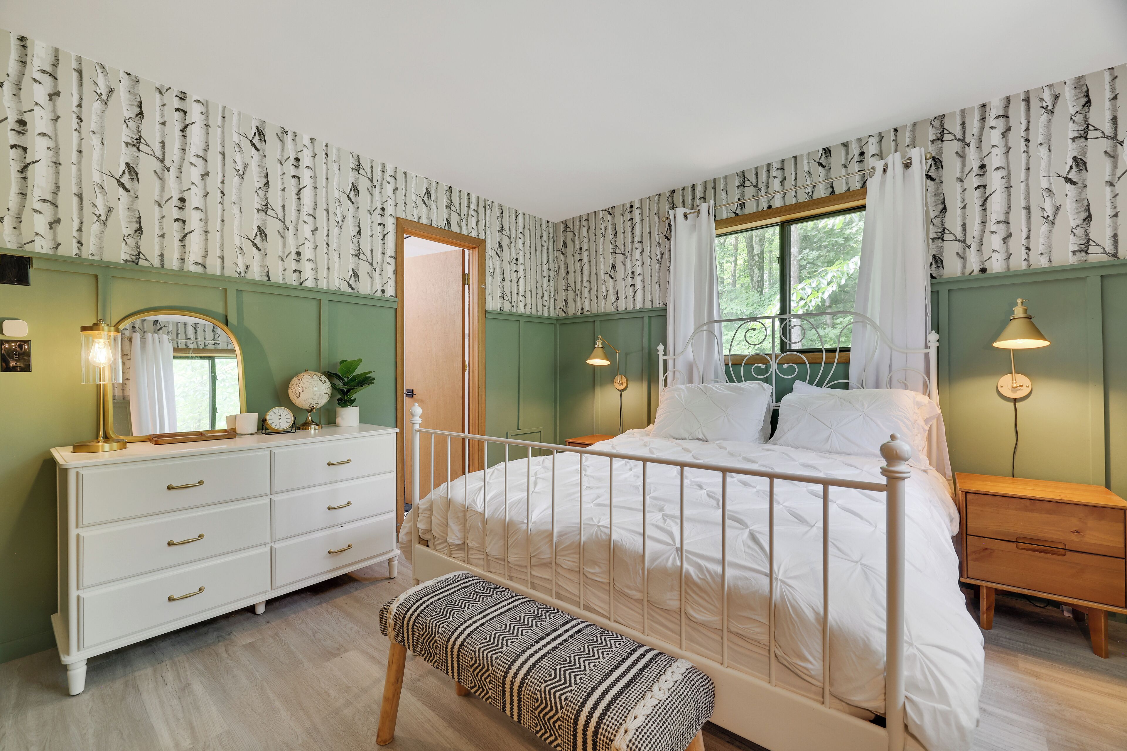 3 chambres, fer et planche à repasser, accès au Wi-Fi (inclus)