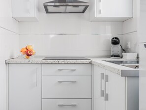 Réfrigérateur, micro-ondes, four, lave-vaisselle