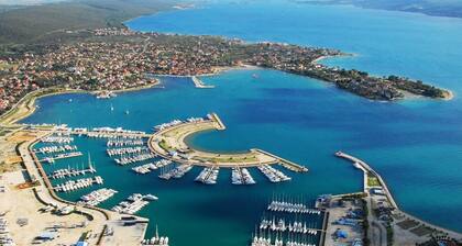 Holiday Houses, Villas Sanya - Stone House With Outdoor hot tub