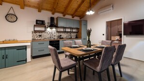 House - Holiday Houses, Villas Sanya - Stone House With Outdoor hot tub (Sukosan)
