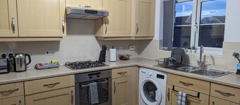 Burnley Entire House 4-Bedrooms-Sleeps 6-Driveway