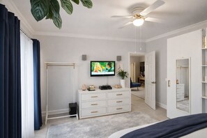 1 habitación, tabla de planchar con plancha, wifi y ropa de cama 