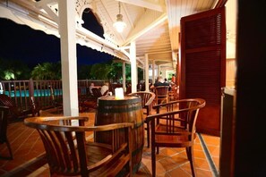 Outdoor dining - Studio privé dans le complexe de Pierre et Vacances (Sainte Luce)