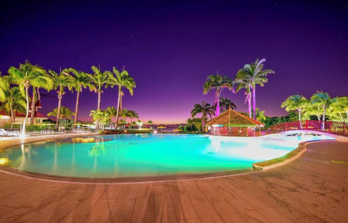 Utomhuspool och uppvärmd pool