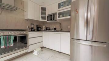 Oven, coffee/tea maker, toaster, blender