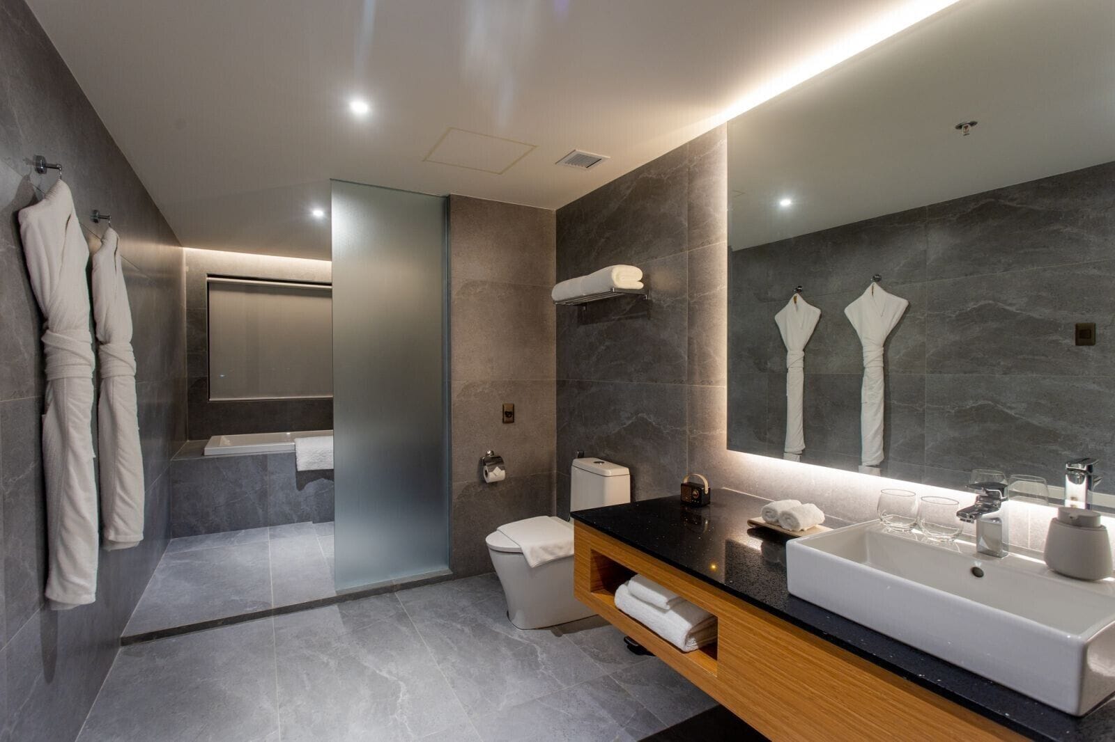 Premier Suite | Bathroom