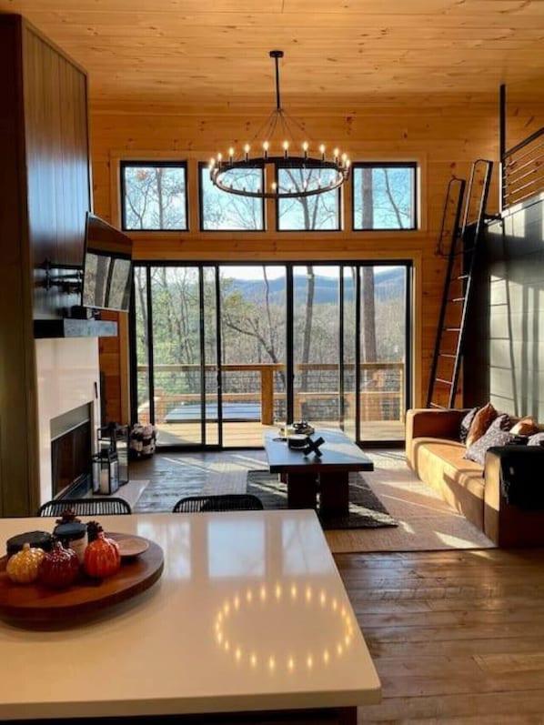 TV, fireplace - New Modern Treehaus w/ Views, Hot tub. 2/2 + loft (Cherry Log)