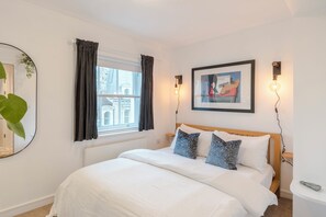 2 habitaciones, tabla de planchar con plancha, wifi y ropa de cama
