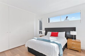 3 chambres, fer et planche à repasser, Wi-Fi, literie fournie