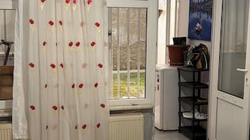 2 bedrooms, in-room safe, desk, iron/ironing board