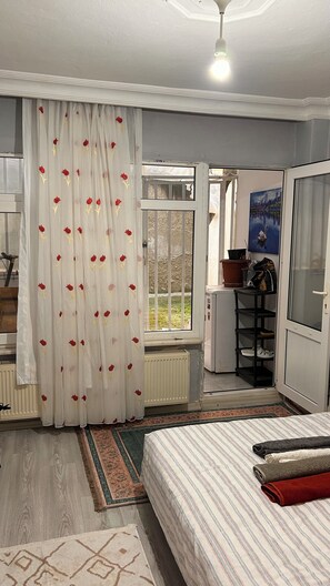 2 bedrooms, in-room safe, desk, iron/ironing board - BAKIRKOY Serene 2-bedroom apartment in vibrant İstanbul near local hotspots (Istanbul)