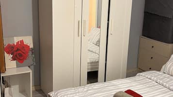 2 bedrooms, in-room safe, desk, iron/ironing board