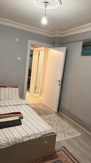 2 Schlafzimmer, Zimmersafe, Schreibtisch, Bügeleisen/Bügelbrett
