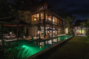 Villa familiare, 3 camere da letto, fumatori, vista giardino | Area soggiorno | Smart TV 55 pollici con canali digitali, Netflix, Hulu