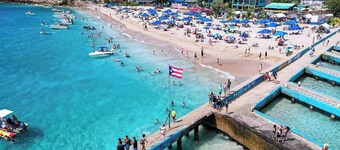 Container home next to a beautiful river (CASA VAGON ISLA BENDITA)