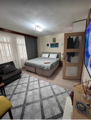 2 Schlafzimmer, Zimmersafe, Schreibtisch, Bügeleisen/Bügelbrett