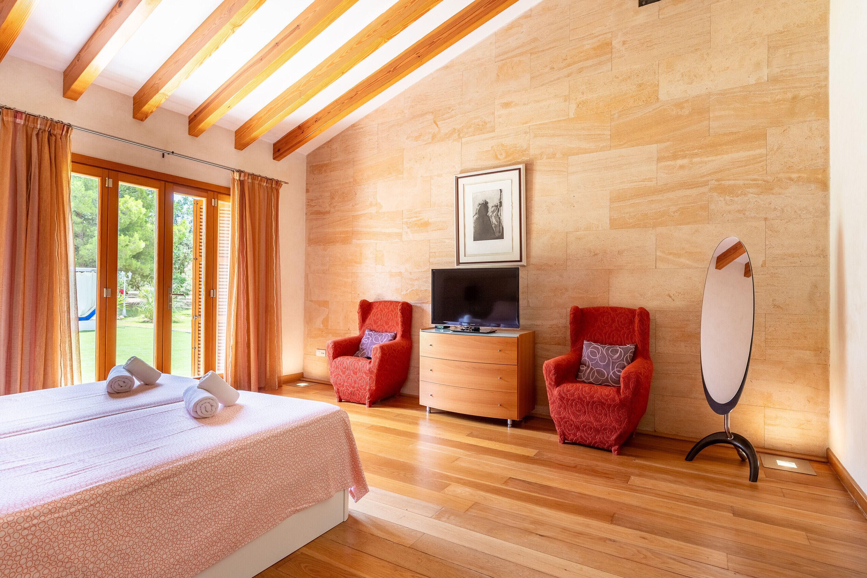 5 slaapkamers, een strijkplank/strijkijzer, gratis wifi, beddengoed