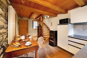 Dining - Apartment "Lodge de la Fontaine" with Mountain View, Private Garden & 3 Balconies (brusson)