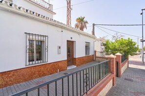 Exterior - Holiday Home 'Rafalita' with Sea View, Wi-Fi and Air Conditioning (Torrox)