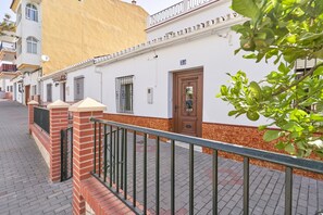 Exterior detail - Holiday Home 'Rafalita' with Sea View, Wi-Fi and Air Conditioning (Torrox)