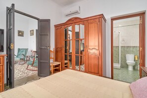 3 bedrooms, free WiFi, bed sheets - Holiday Home 'Rafalita' with Sea View, Wi-Fi and Air Conditioning (Torrox)