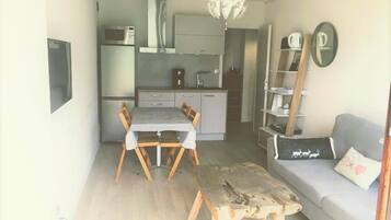 Televisor i taula de tennis de taula