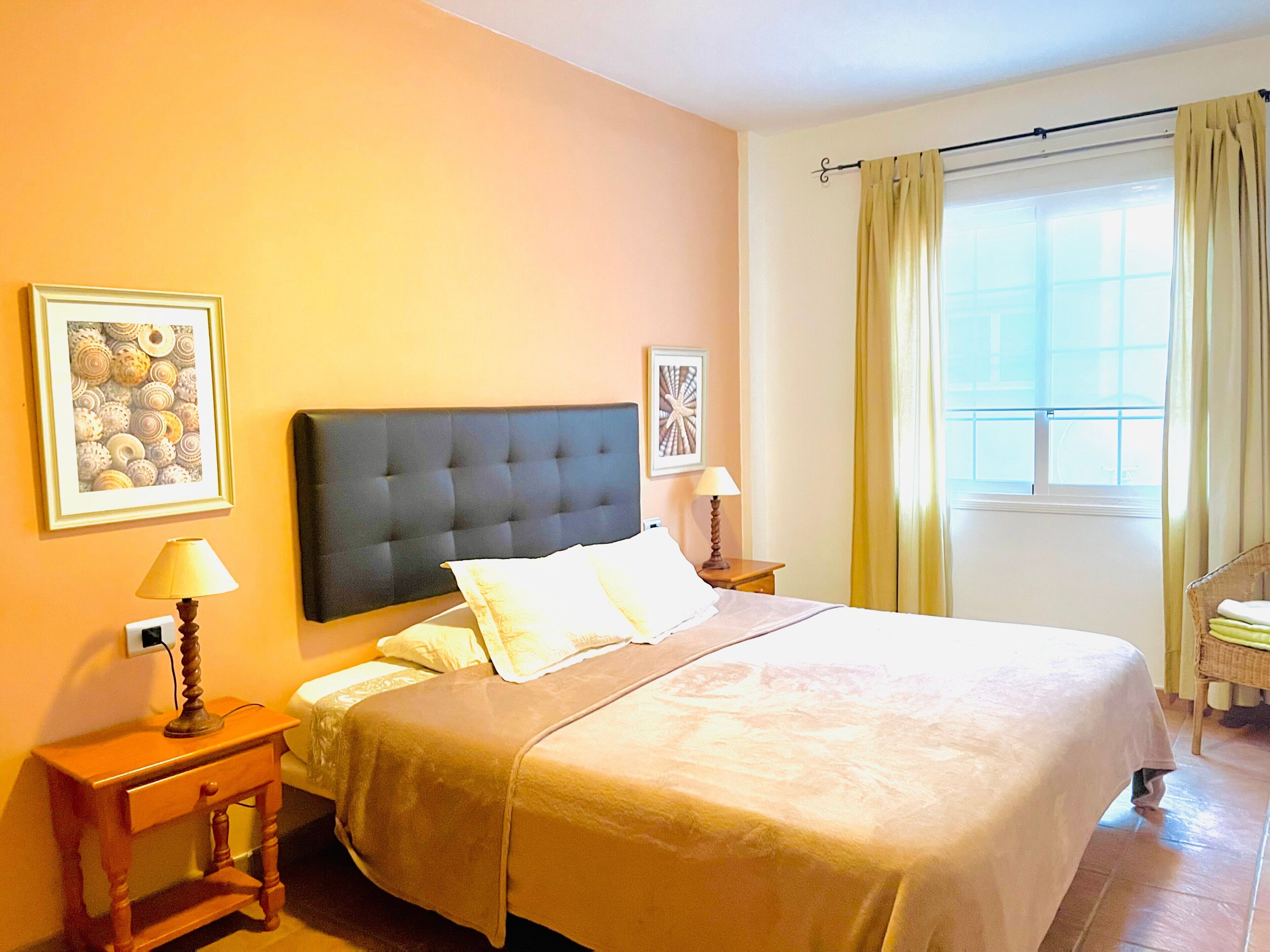 1 dormitorio, tabla de planchar con plancha, wifi gratis y ropa de cama