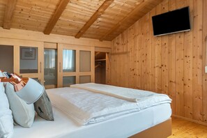 2 bedrooms, iron/ironing board, free WiFi, bed sheets - Holiday Apartment "Ritschhof Fichte" with Mountain View, Private Terrace & Wi-Fi (Laion)